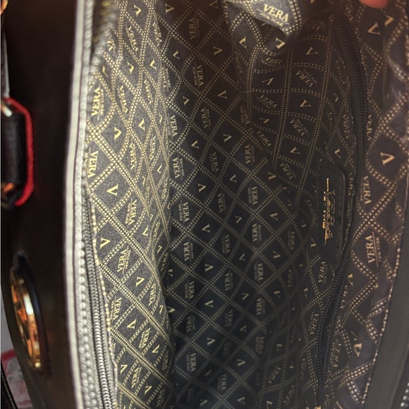 Elegant Black Vera Wang Handbag - Picture 9 of 16